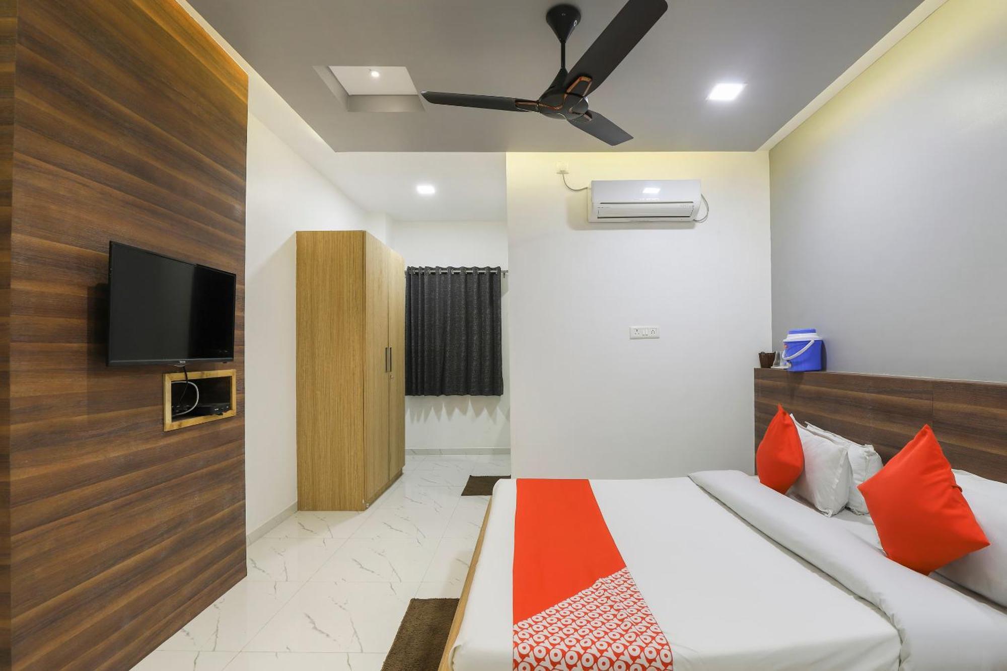 Oyo Kings Hotel Katunayaka Exterior photo