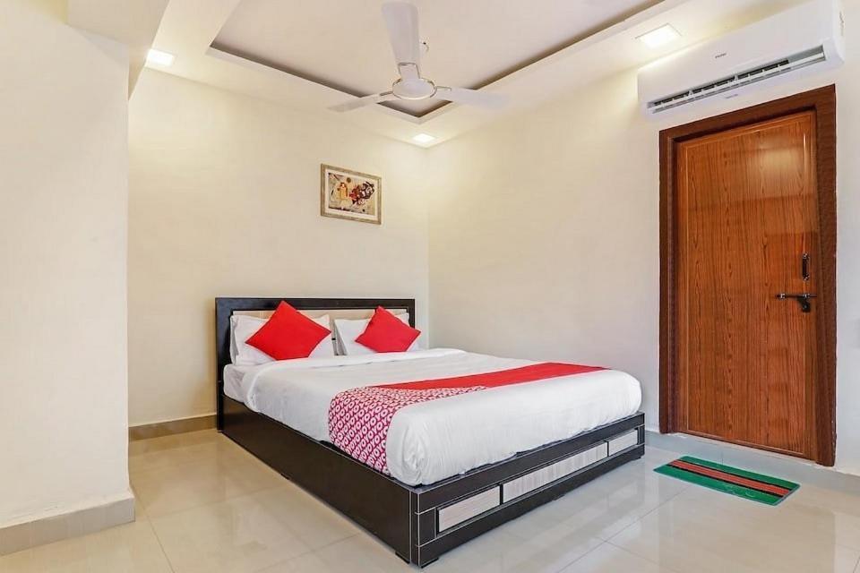 Oyo Kings Hotel Katunayaka Exterior photo