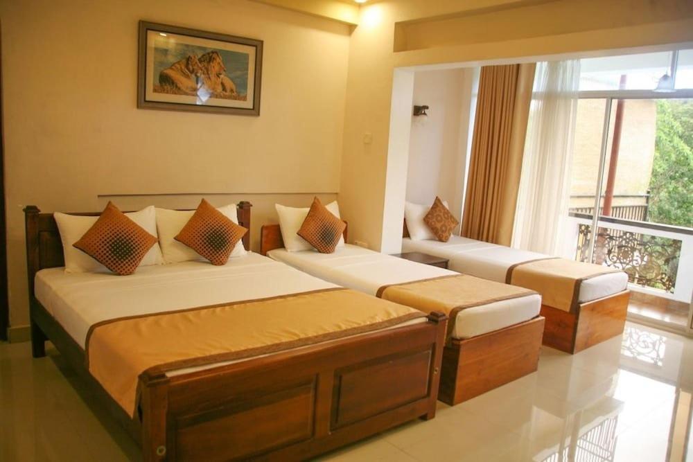 Oyo Kings Hotel Katunayaka Exterior photo